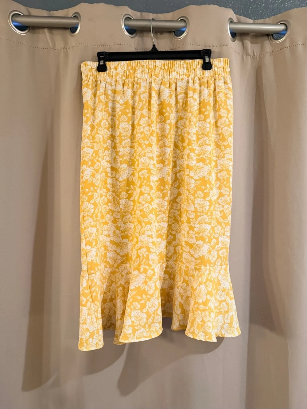 89+Madison Yellow Floral Button-Front Ruffle Hem Skirt